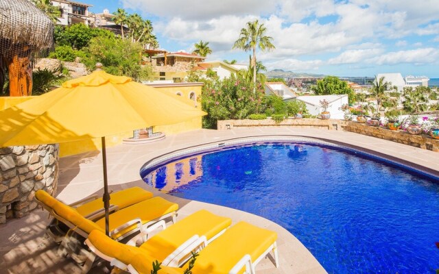 Walk to Cabo Marina & Downtown: Villa Mira Flores