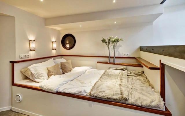 A304 Romantic SeaShip in top Center