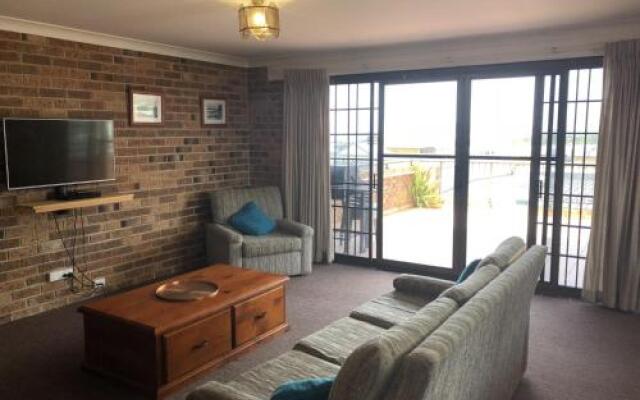 Bronte Court No 3 at South West Rocks