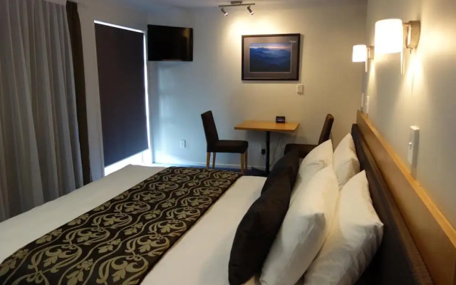 Parakai Springs Lodge