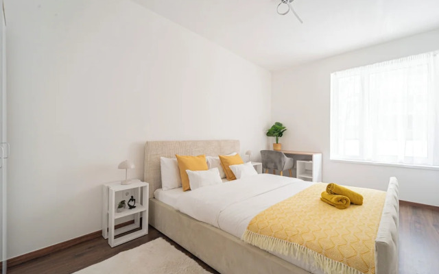 WestSide Garden Apartments by Urbanrent