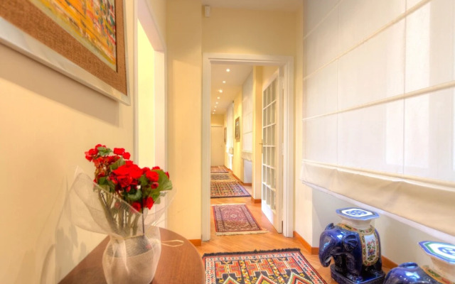 Spanish Steps Hills Apartment