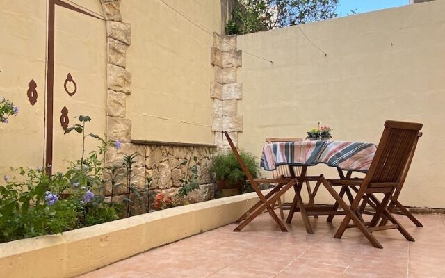 Ground Floor Maisonette In Birzebbugia