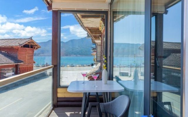 Yiwan Huqi Homestay in Lugu Lake – Balcony – Luowa