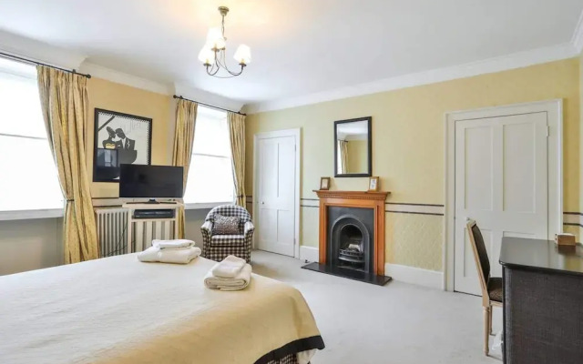 Spacious House in Marylebone [VR]