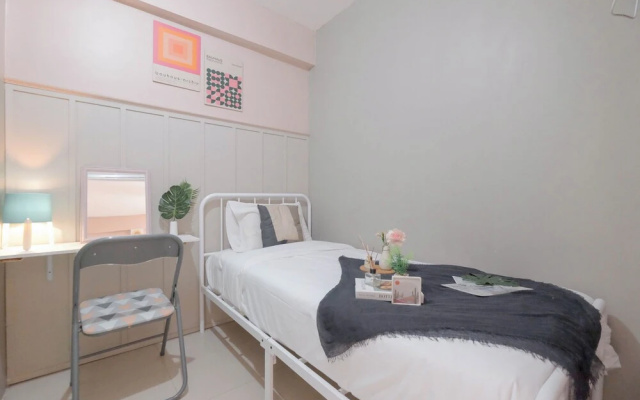 Soft Toned And Comfy 2Br Near Mall At Bassura City Apartment – Guest Rooms – Jakarta