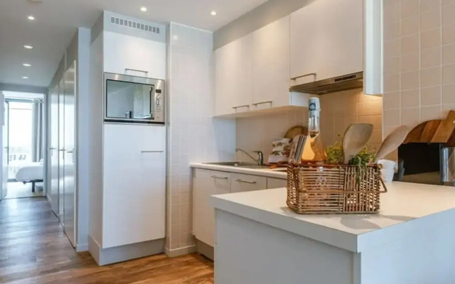 Cosy Apartment With Frontal Seaview