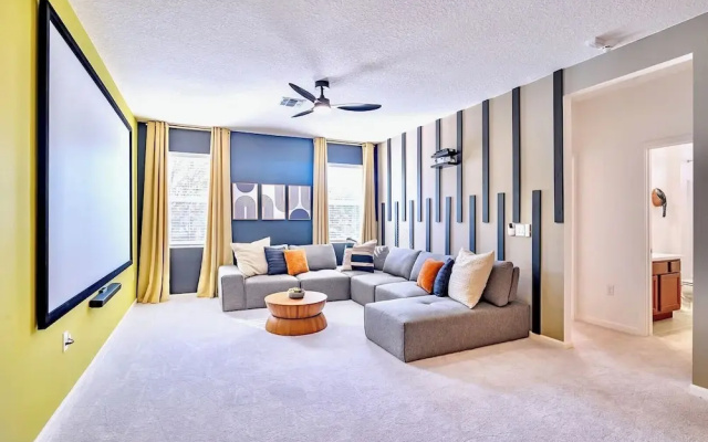 Upstay - 18-guest Mansion w Pool, Games, Cinema