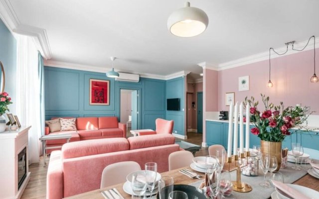 Enjoy This Incredible Pastel Universe in Cute Modern Home by Market Square