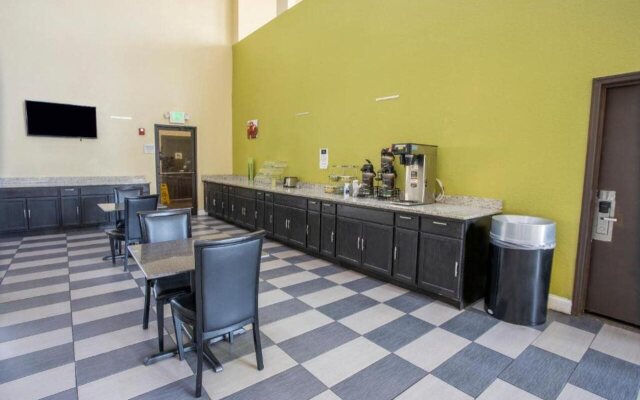 OYO Hotel Knoxville TN Cedar Bluff I-40
