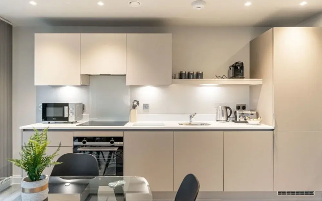 Luxury 2-bedroom Apartment in St Martin s Place BMH