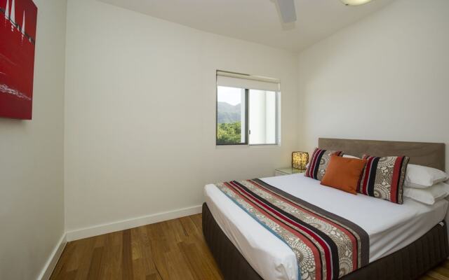 Beachside Magnetic Harbour Holiday Apartments
