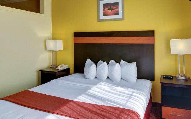 Quality Suites Houston IAH Airport - Beltway 8
