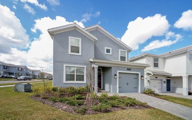 Modern Star Wars Vacation Home CG1593