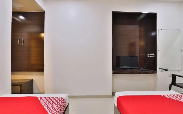OYO 27633 Hotel Dan