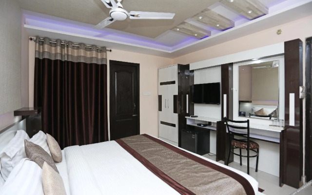 The Hotel Rajmahal & Banquet