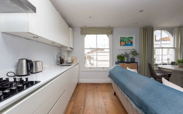Spacious 3 Bedroom in Notting Hill With Balcony