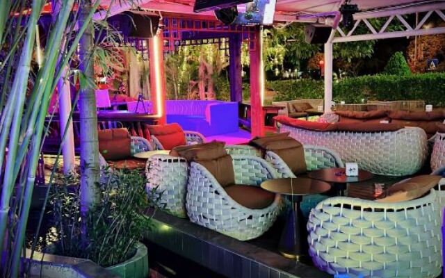 Four seasons aesthetic Hotel