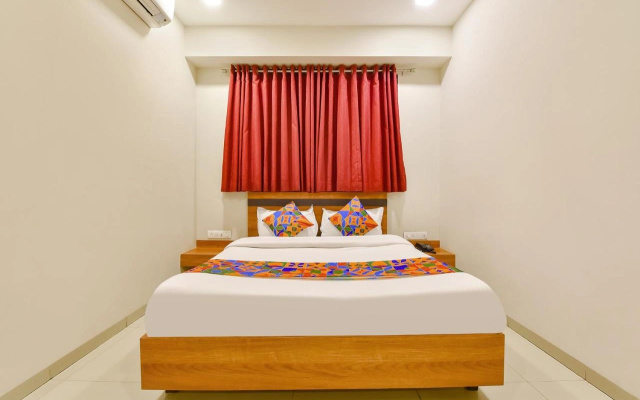 Fabhotel Happinex