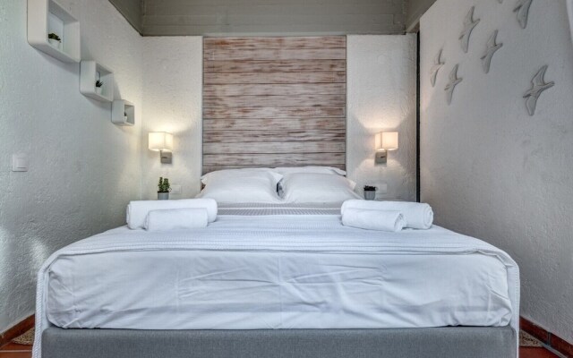 Barbati Luxury House by Cofuescapes