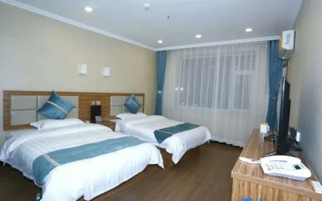 Super 8 Hotel (Dunhua Railway Station)