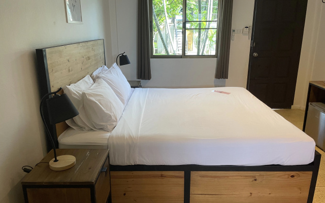 Dolphin Bay Beach Resort – Guest Rooms – Sam Roi Yot