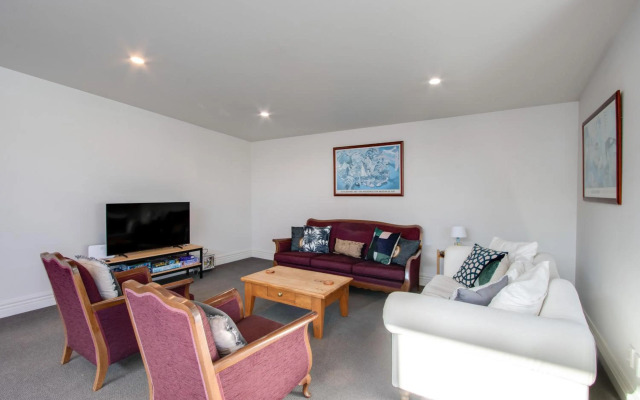 Coastal Villa - Napier Holiday Home