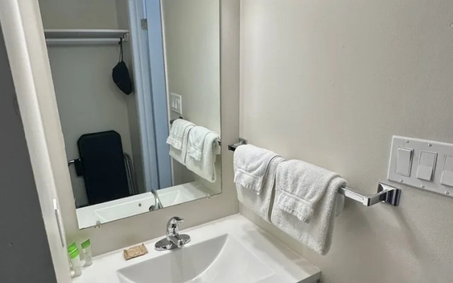 Anavada Inn & Suites Grande Prairie