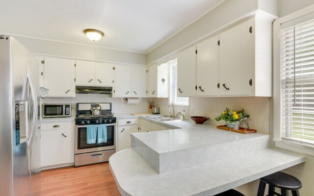 Rogers Vacation Rental ~ 7 Mi to Downtown