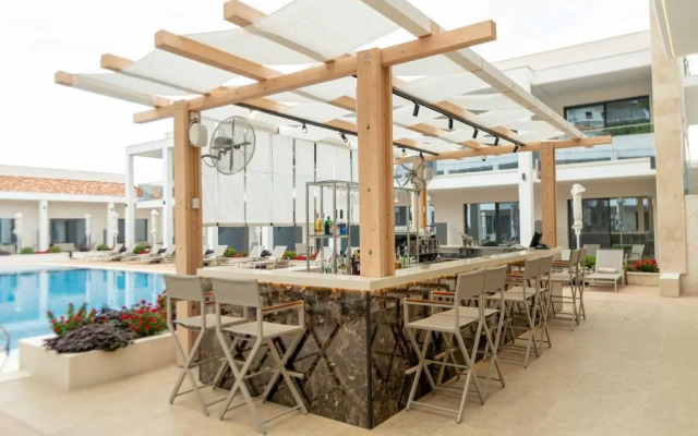 Mirror Hotel