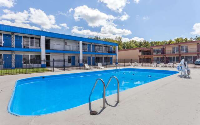 Days Inn by Wyndham Seymour