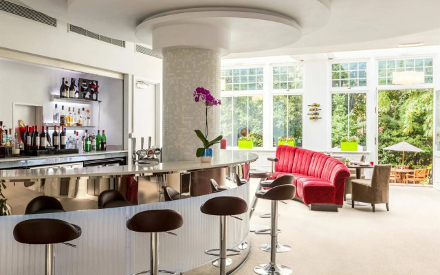 Ember Locke Kensington