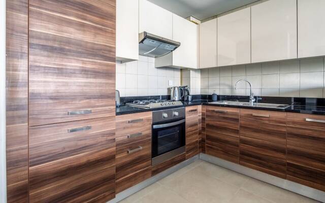 Modern & Classy 1BR Overlooking Marina!