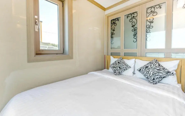 Yangyang Haettuneonchangmoon Pension