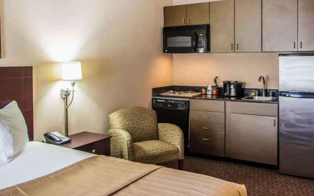 Quality Inn & Suites Peoria North