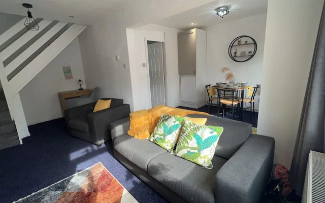 Cozy 2 Bedhouse 20mins From Manchester City Centre