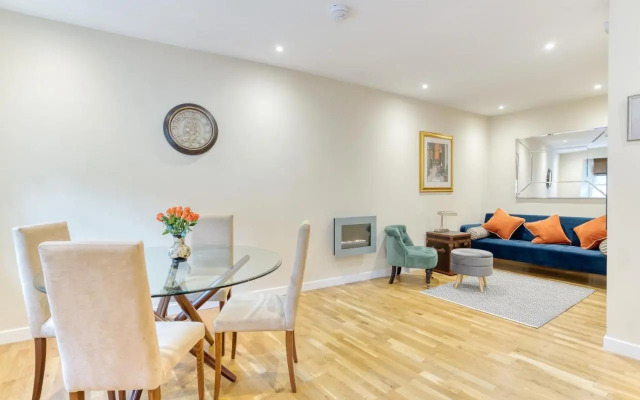 The Gloucester Lane Residence