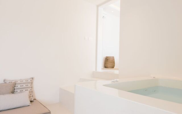 Akra Suites & Spa