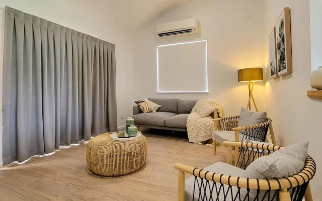 Coastal 3-bedroom home close by the beach