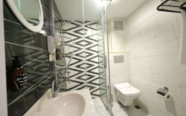 Eniza Hotel
