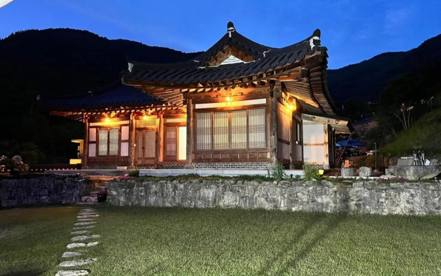 Wanju Hanok Pension Hyurim