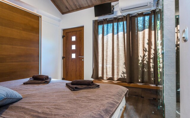 Beautiful Home in Ivinj With Sauna, Wifi and 5 Bedrooms