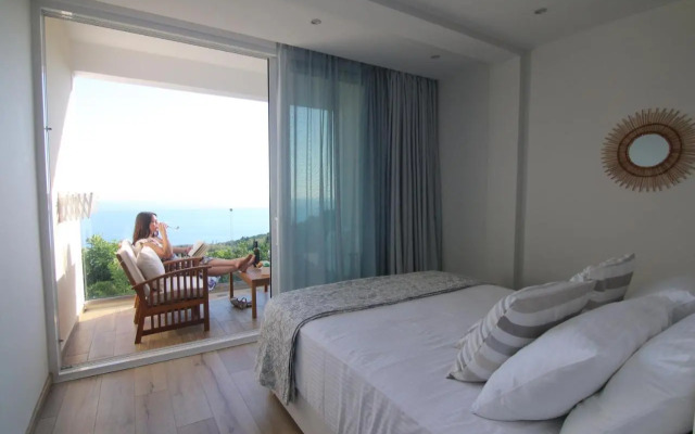 Lakones Deluxe Suites