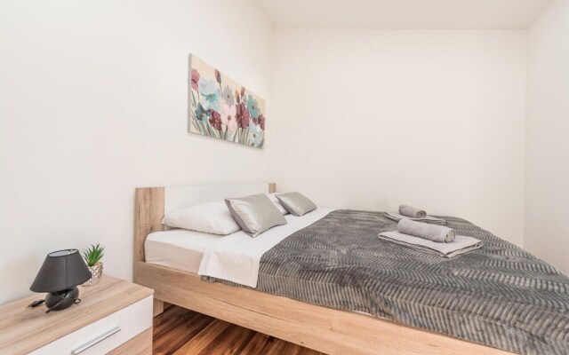 Amazing Home in Pakostane With Wifi and 5 Bedrooms