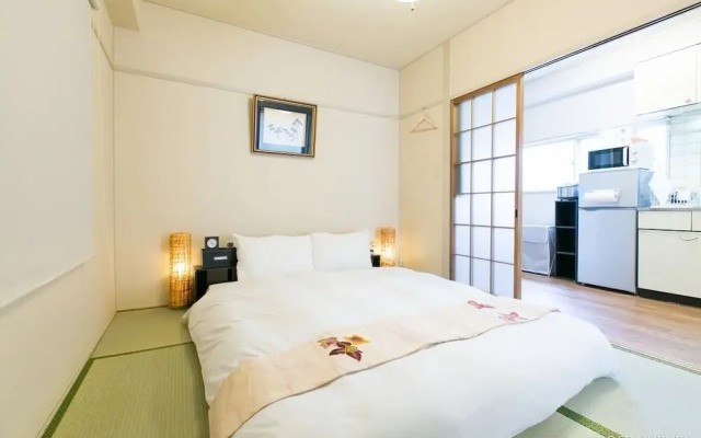Aki Building 402