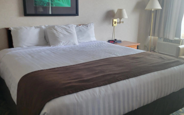 Travelodge by Wyndham Niagara Falls at the Falls