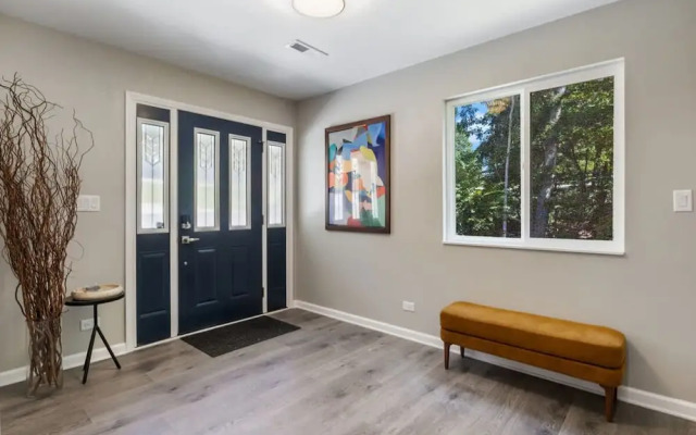 Luxury Waterfront Lakehouse With Private Dock Views