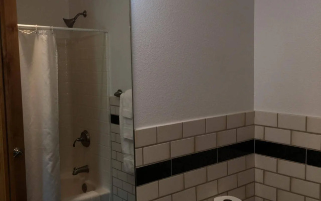 Twin Peaks Lodge and RV Park