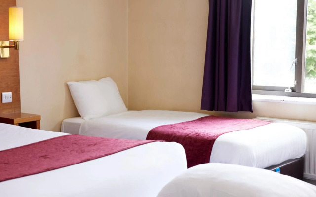 Premier Inn Northampton West (Harpole)