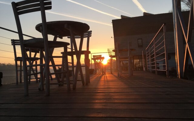 ArkaBarka Floating Hostel